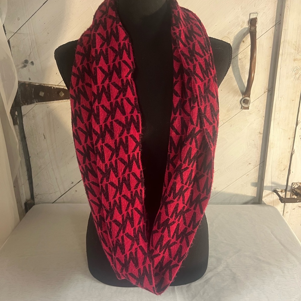 Michael Kors  Dark Pink  and Black Fashionable Infinity Scarf